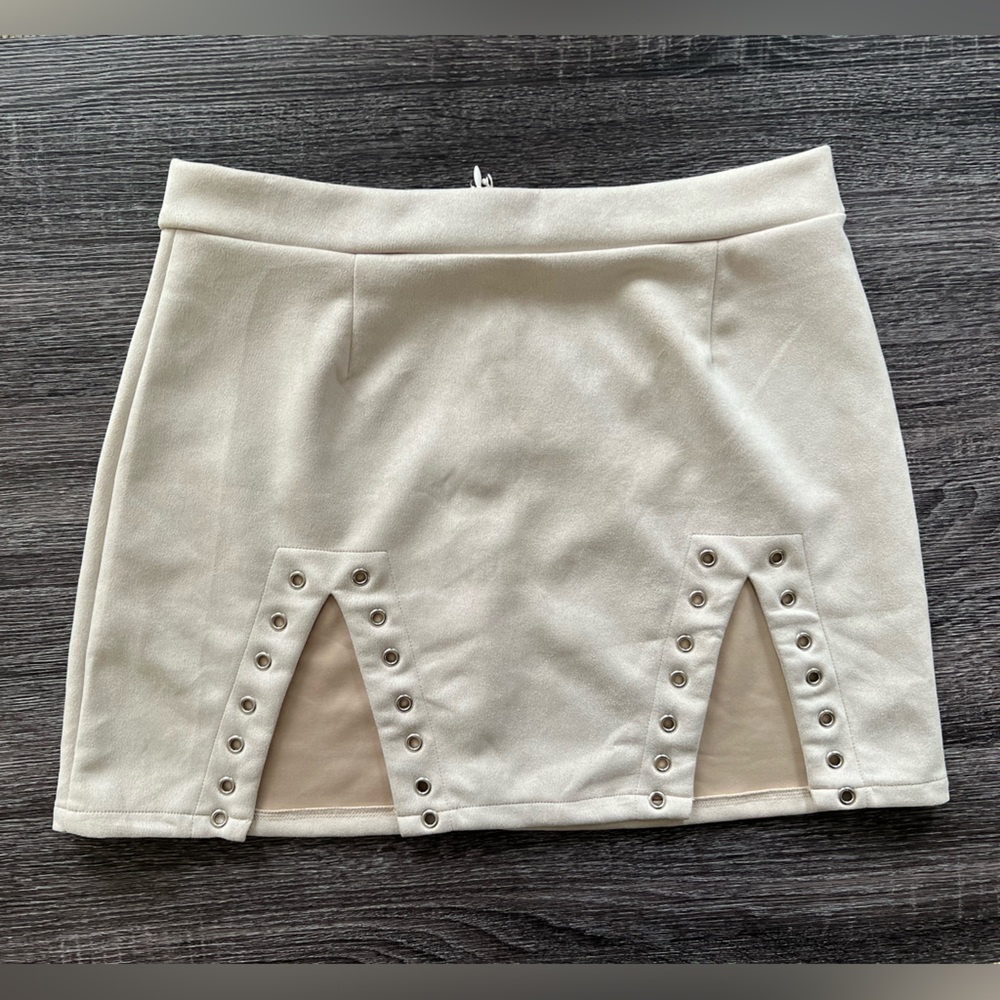 Stylish Cream Mini Skirt with Grommet Accents